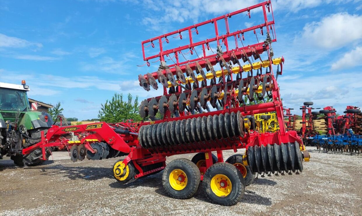 Väderstad Carrier 820 tallerkenharve - Tárcsás borona: 4 kép. Väderstad Carrier 820 tallerkenharve - Tárcsás borona: 4 kép.