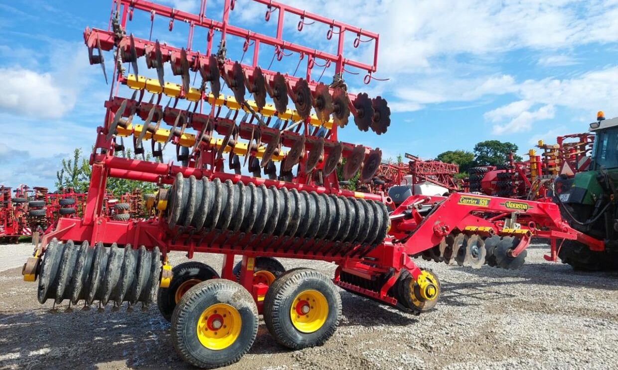 Väderstad Carrier 820 tallerkenharve - Tárcsás borona: 3 kép. Väderstad Carrier 820 tallerkenharve - Tárcsás borona: 3 kép.