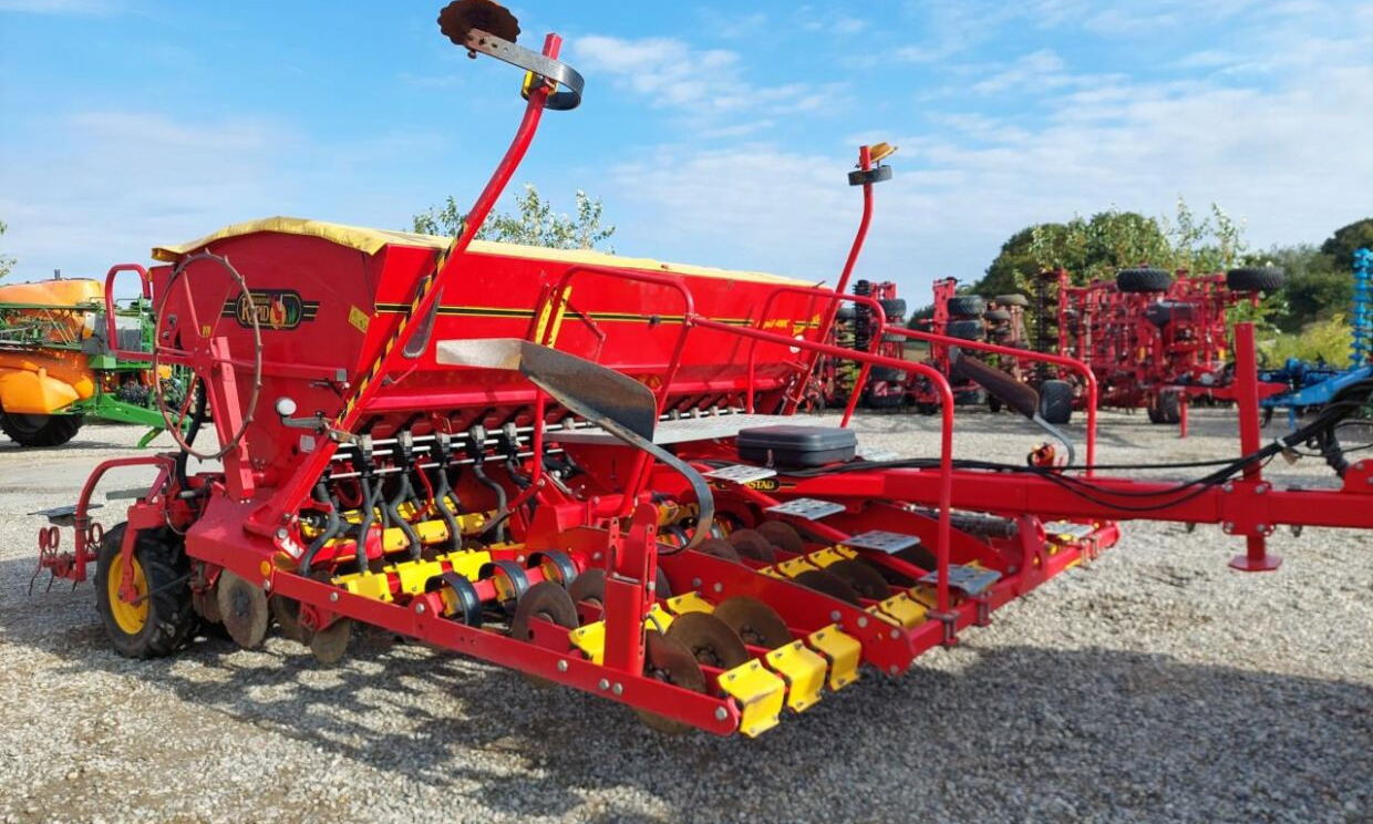 Väderstad Rapid 400C Super XL m Biodrill - Szemenkénti vetőgép: 2 kép. Väderstad Rapid 400C Super XL m Biodrill - Szemenkénti vetőgép: 2 kép.