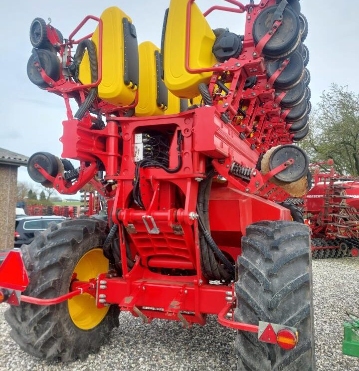 Väderstad Tempo L 12 - Precíziós vetőgép: 5 kép. Väderstad Tempo L 12 - Precíziós vetőgép: 5 kép.