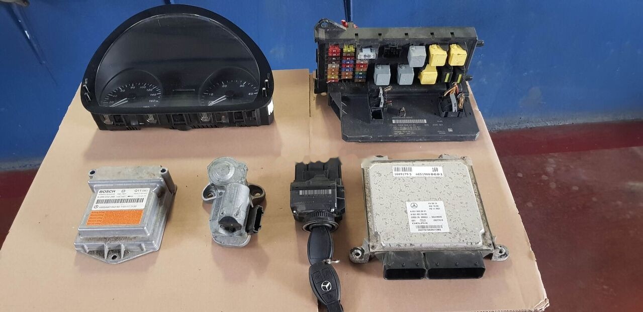 Delphi CRD2 .35 OM 651-SOLENOID Mercedes-Benz SPRIDER - ECU - Teherautó: 1 kép. Delphi CRD2 .35 OM 651-SOLENOID Mercedes-Benz SPRIDER - ECU - Teherautó: 1 kép.