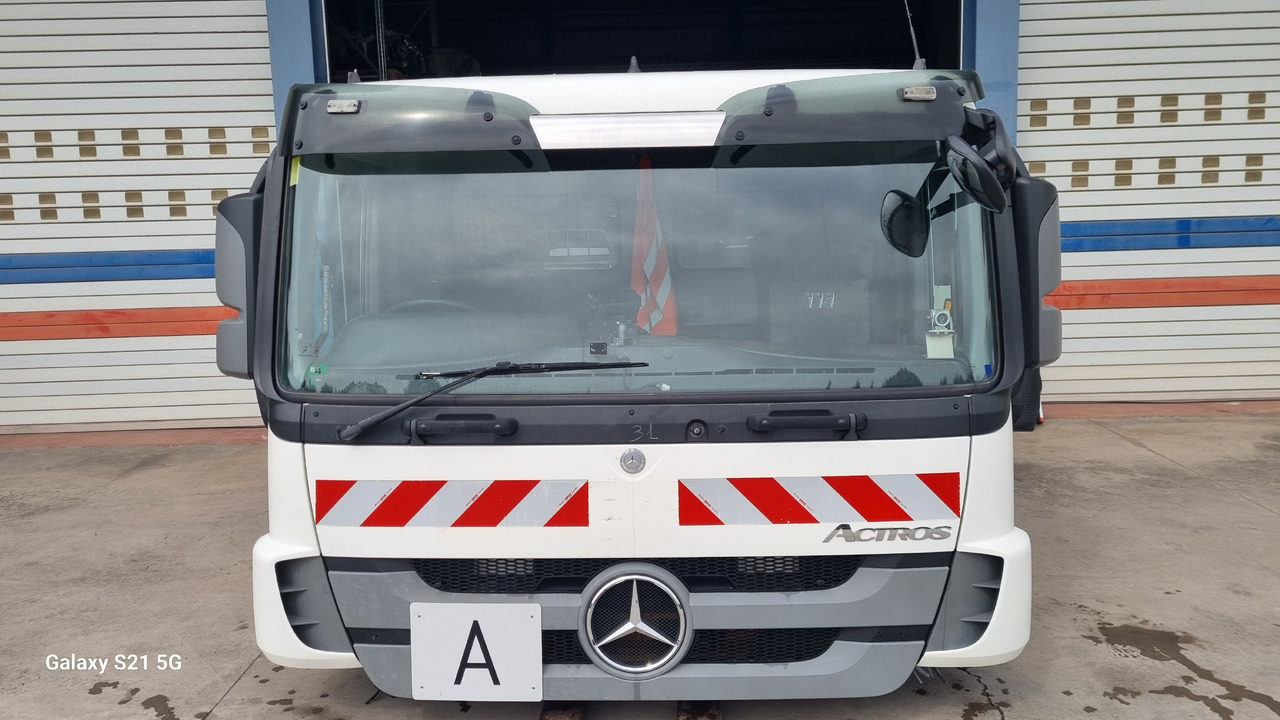 MERCEDES ACTROS MP3 EURO 5 - Fülke: 2 kép. MERCEDES ACTROS MP3 EURO 5 - Fülke: 2 kép.