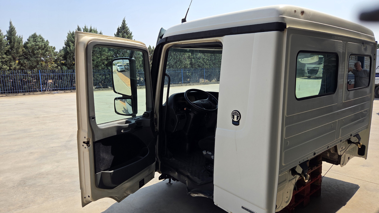 MERCEDES ACTROS MP3 MEDIUM - Fülke: 4 kép. MERCEDES ACTROS MP3 MEDIUM - Fülke: 4 kép.