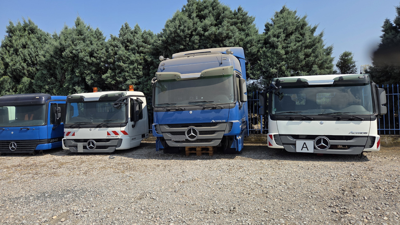 MERCEDES-BENZ ACTROS MP1-MP2-MP3 - Fülke: 2 kép. MERCEDES-BENZ ACTROS MP1-MP2-MP3 - Fülke: 2 kép.