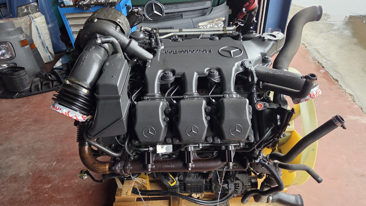 MERCEDES-BENZ ACTROS MP3 - Motor - Teherautó: 5 kép. MERCEDES-BENZ ACTROS MP3 - Motor - Teherautó: 5 kép.