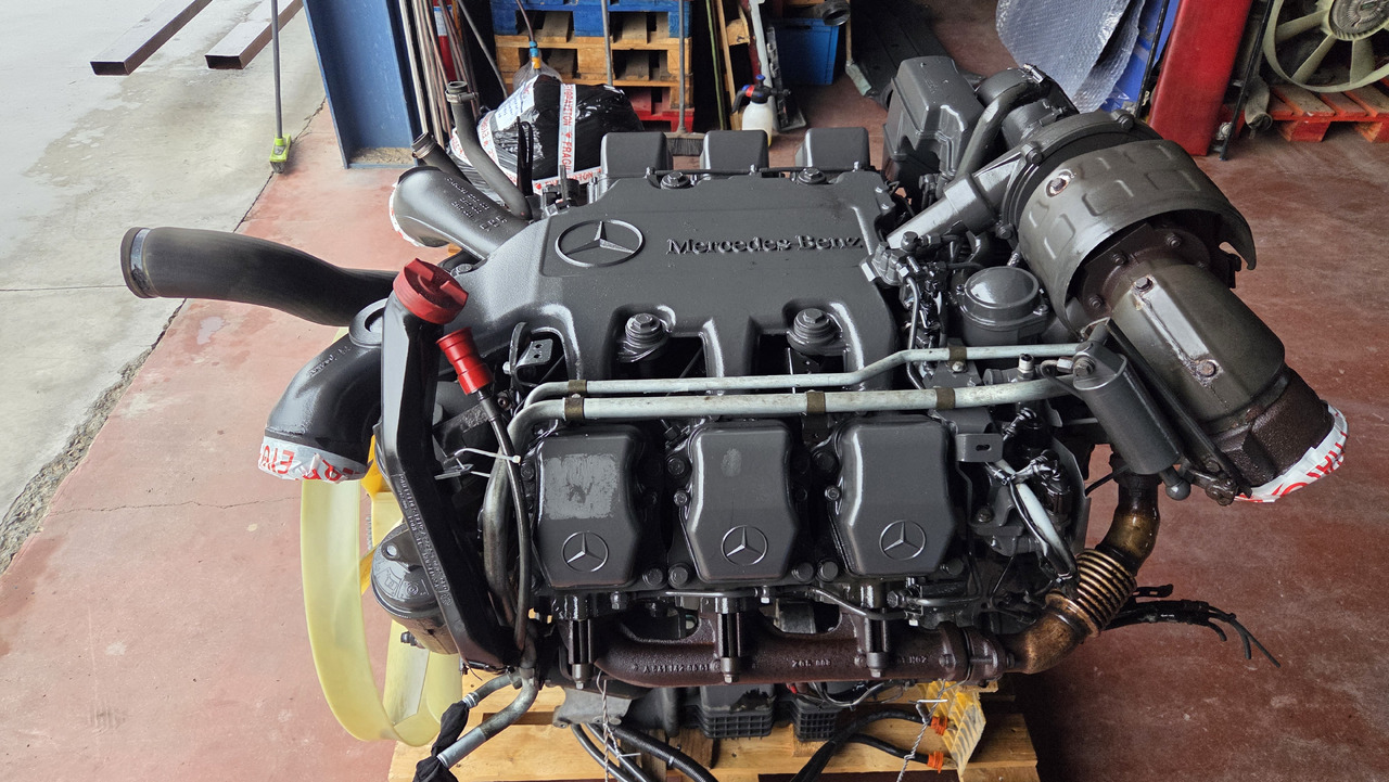 MERCEDES-BENZ ACTROS MP3 - Motor - Teherautó: 2 kép. MERCEDES-BENZ ACTROS MP3 - Motor - Teherautó: 2 kép.