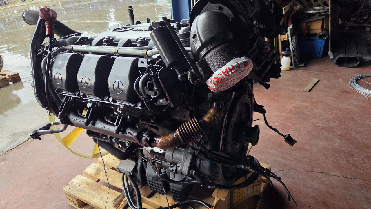 MERCEDES-BENZ ACTROS MP3 - Motor - Teherautó: 3 kép. MERCEDES-BENZ ACTROS MP3 - Motor - Teherautó: 3 kép.