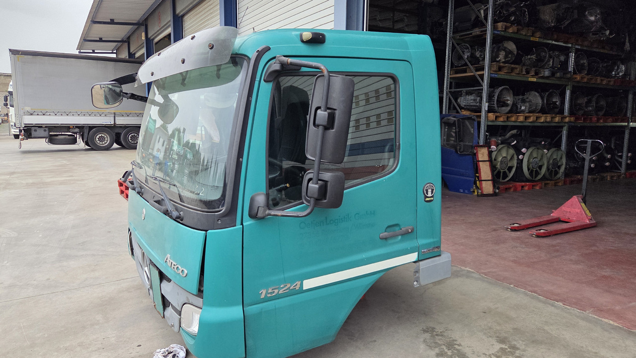 MERCEDES-BENZ ATEGO 3 EURO 5 - Fülke - Teherautó: 3 kép. MERCEDES-BENZ ATEGO 3 EURO 5 - Fülke - Teherautó: 3 kép.