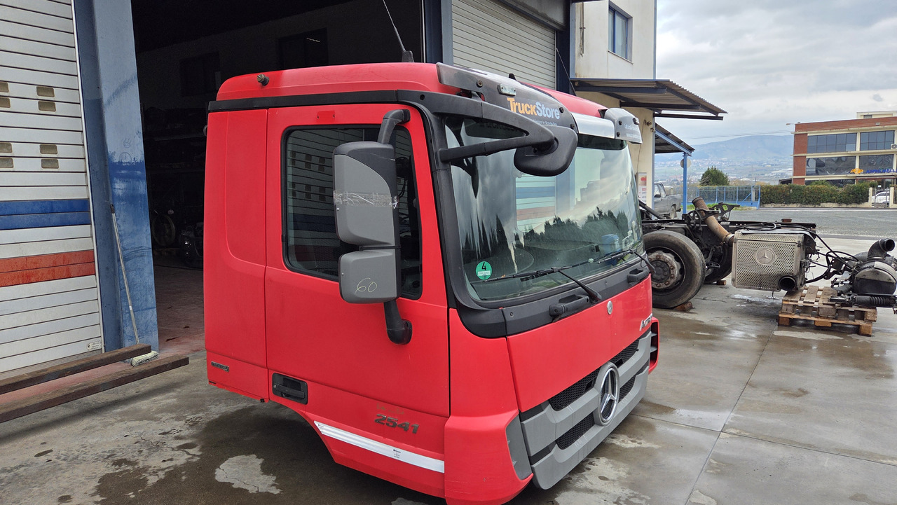 MERCEDES-BENZ CABIN ACTROS MP3 MEDIUM - Fülke - Teherautó: 3 kép. MERCEDES-BENZ CABIN ACTROS MP3 MEDIUM - Fülke - Teherautó: 3 kép.