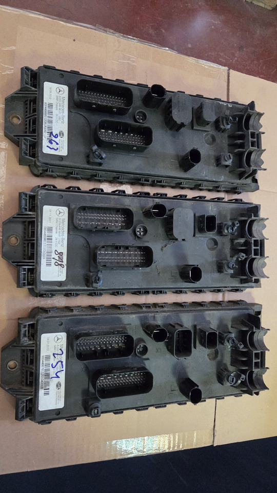 MERCEDES-BENZ CONTROL UNIT SAM ELECTRICAL - ECU: 2 kép. MERCEDES-BENZ CONTROL UNIT SAM ELECTRICAL - ECU: 2 kép.