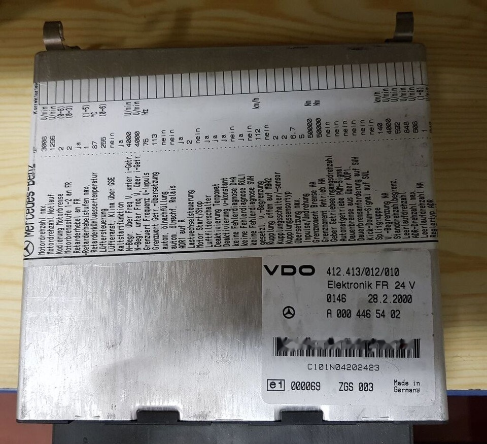 Mercedes-Benz A 001 446 26 17 Mercedes-Benz ACTROS MB2 - ECU - Teherautó: 1 kép. Mercedes-Benz A 001 446 26 17 Mercedes-Benz ACTROS MB2 - ECU - Teherautó: 1 kép.