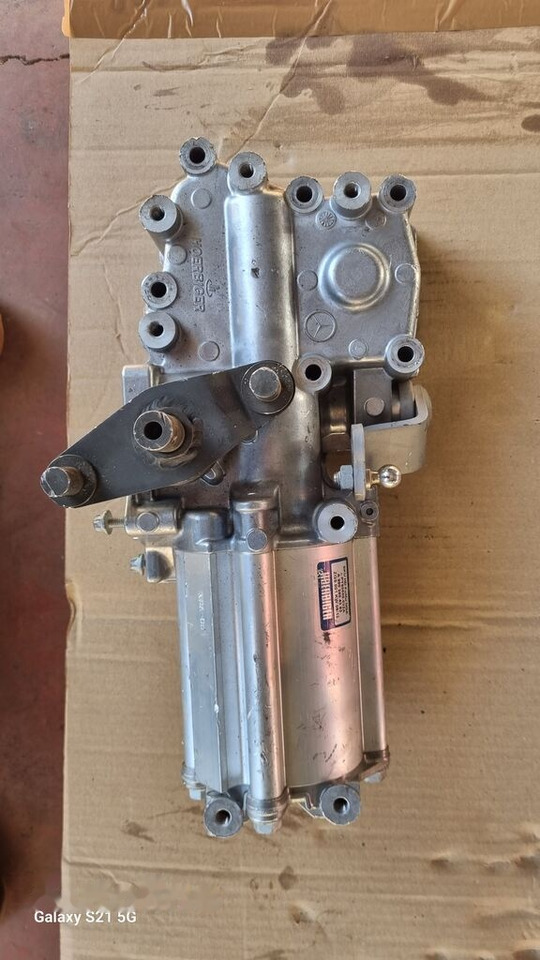 Mercedes-Benz ATEGO EURO 6 SHIFTING CYLINDER Mercedes-Benz ATEGO EURO 6 - Sebességváltó kar - Teherautó: 3 kép. Mercedes-Benz ATEGO EURO 6 SHIFTING CYLINDER Mercedes-Benz ATEGO EURO 6 - Sebességváltó kar - Teherautó: 3 kép.