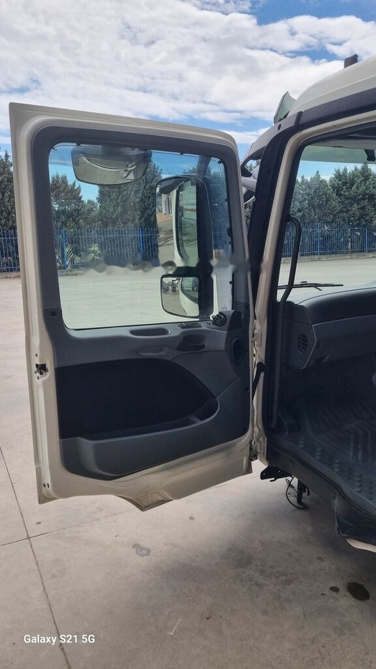 Mercedes-Benz CAB MERCEDES ACTROS MP 3 MEDIUM Mercedes-Benz ACTROS MP3 - Fülke - Teherautó: 1 kép. Mercedes-Benz CAB MERCEDES ACTROS MP 3 MEDIUM Mercedes-Benz ACTROS MP3 - Fülke - Teherautó: 1 kép.