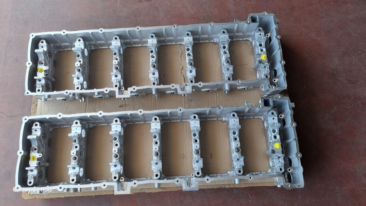 Mercedes-Benz CAMSHAFT HOUSING Mercedes-Benz ACTROS MP4 EURO 6 - Motor és alkatrészek - Teherautó: 3 kép. Mercedes-Benz CAMSHAFT HOUSING Mercedes-Benz ACTROS MP4 EURO 6 - Motor és alkatrészek - Teherautó: 3 kép.