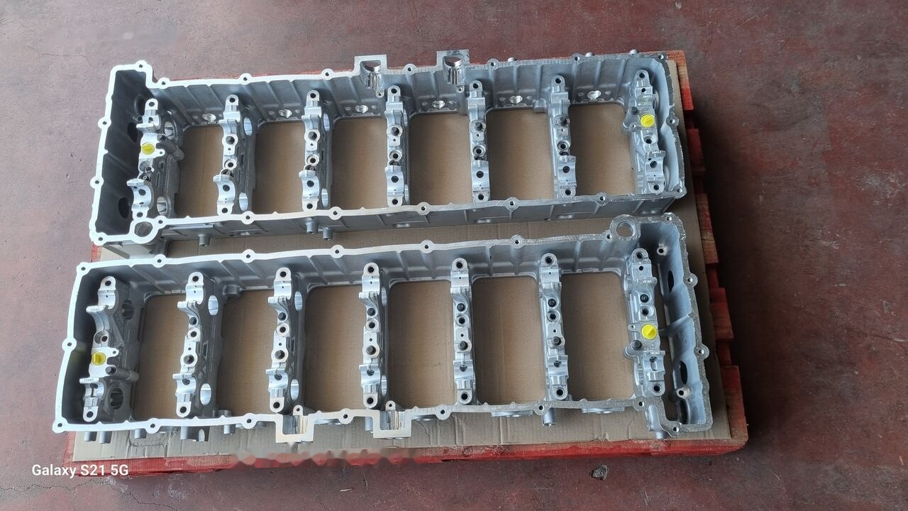 Mercedes-Benz CAMSHAFT HOUSING Mercedes-Benz ACTROS MP4 EURO 6 - Motor és alkatrészek - Teherautó: 5 kép. Mercedes-Benz CAMSHAFT HOUSING Mercedes-Benz ACTROS MP4 EURO 6 - Motor és alkatrészek - Teherautó: 5 kép.