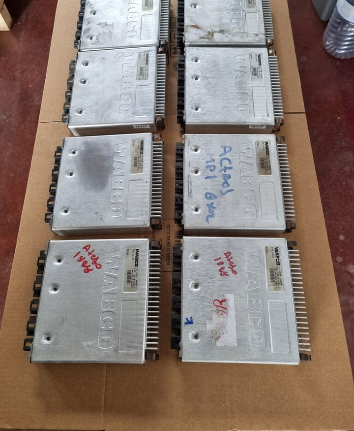 Mercedes-Benz CPC/FR Mercedes-Benz ACTROS - ECU - Teherautó: 3 kép. Mercedes-Benz CPC/FR Mercedes-Benz ACTROS - ECU - Teherautó: 3 kép.