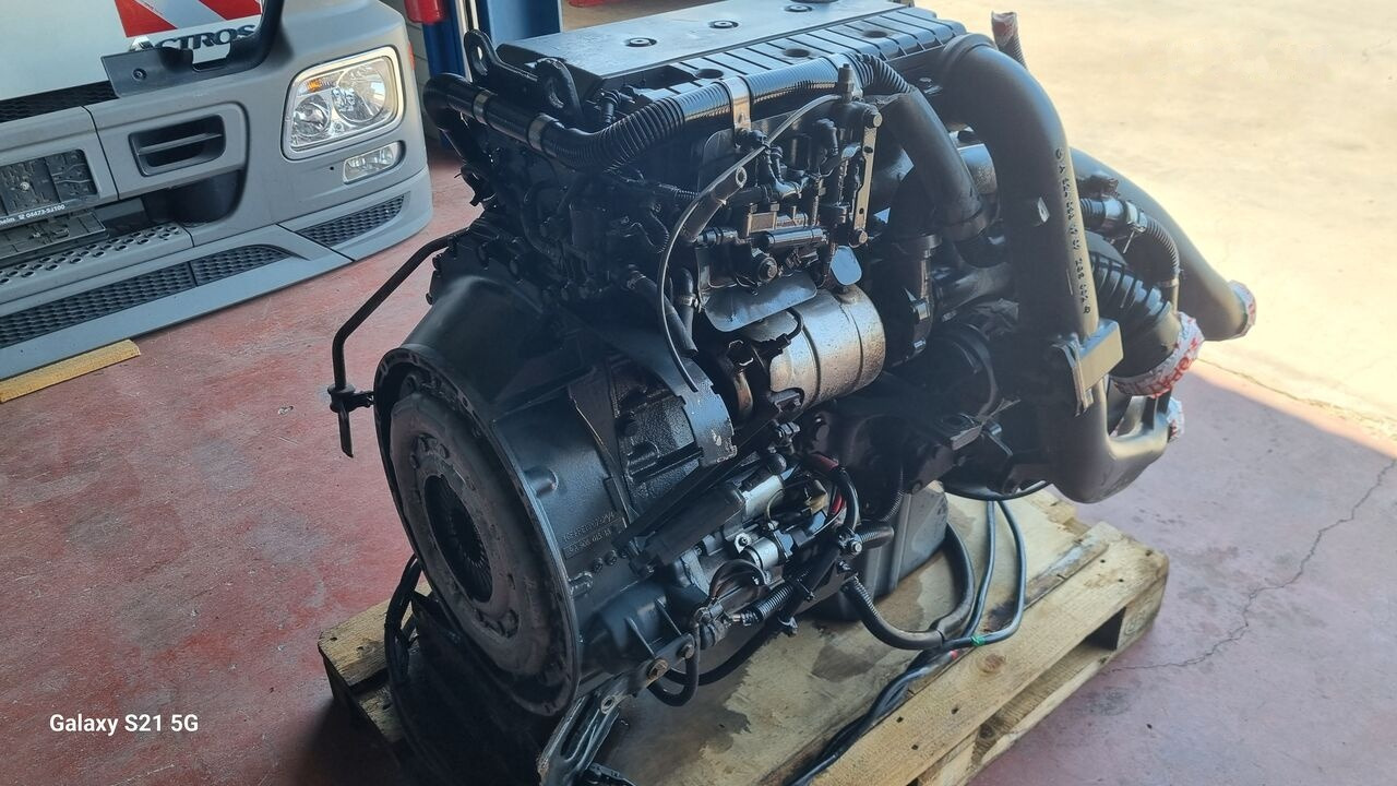 Mercedes-Benz MOTOR OM 924 LA EURO 5 OM 924 930 Mercedes-Benz ATEGO - Motor - Teherautó: 2 kép. Mercedes-Benz MOTOR OM 924 LA EURO 5 OM 924 930 Mercedes-Benz ATEGO - Motor - Teherautó: 2 kép.