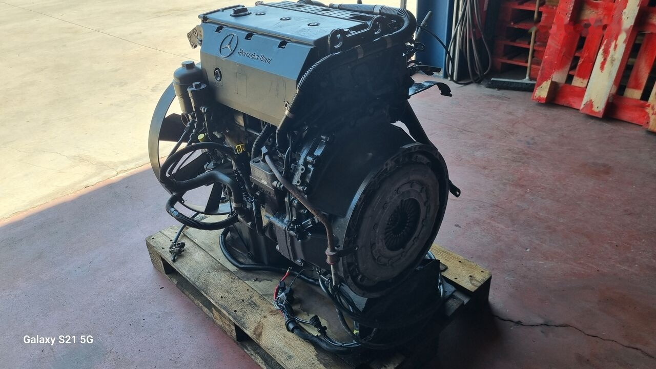 Mercedes-Benz MOTOR OM 924 LA EURO 5 OM 924 930 Mercedes-Benz ATEGO - Motor - Teherautó: 1 kép. Mercedes-Benz MOTOR OM 924 LA EURO 5 OM 924 930 Mercedes-Benz ATEGO - Motor - Teherautó: 1 kép.