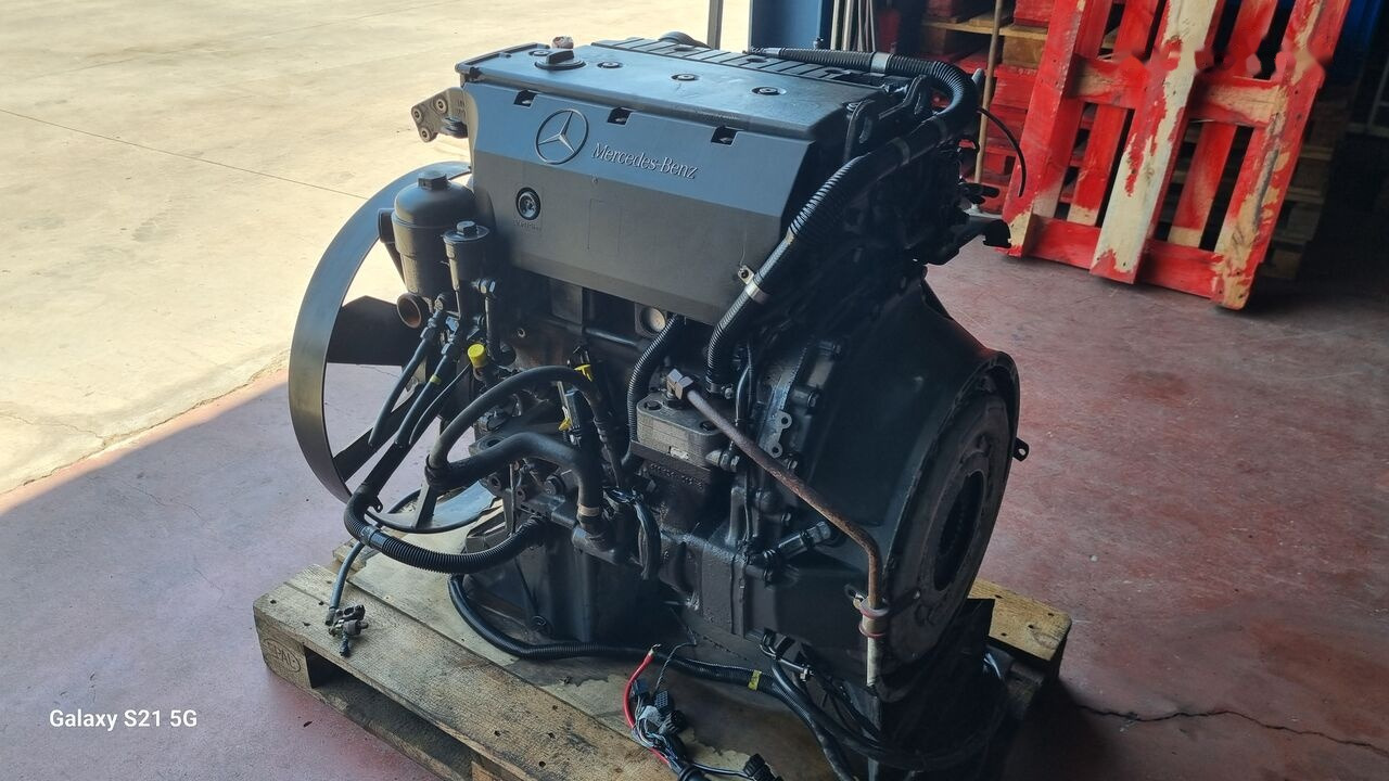 Mercedes-Benz MOTOR OM 924 LA EURO 5 OM 924 930 Mercedes-Benz ATEGO - Motor - Teherautó: 3 kép. Mercedes-Benz MOTOR OM 924 LA EURO 5 OM 924 930 Mercedes-Benz ATEGO - Motor - Teherautó: 3 kép.