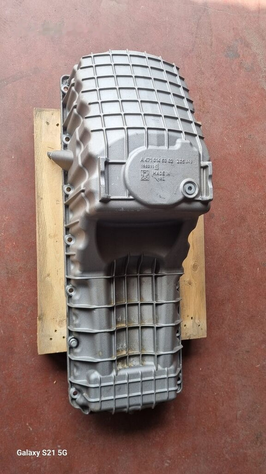 Mercedes-Benz OIL PAN ACTROS MP4 A4730102213 Mercedes-Benz ACTROS MP4 EURO 6 - Forgattyúsház - Teherautó: 3 kép. Mercedes-Benz OIL PAN ACTROS MP4 A4730102213 Mercedes-Benz ACTROS MP4 EURO 6 - Forgattyúsház - Teherautó: 3 kép.