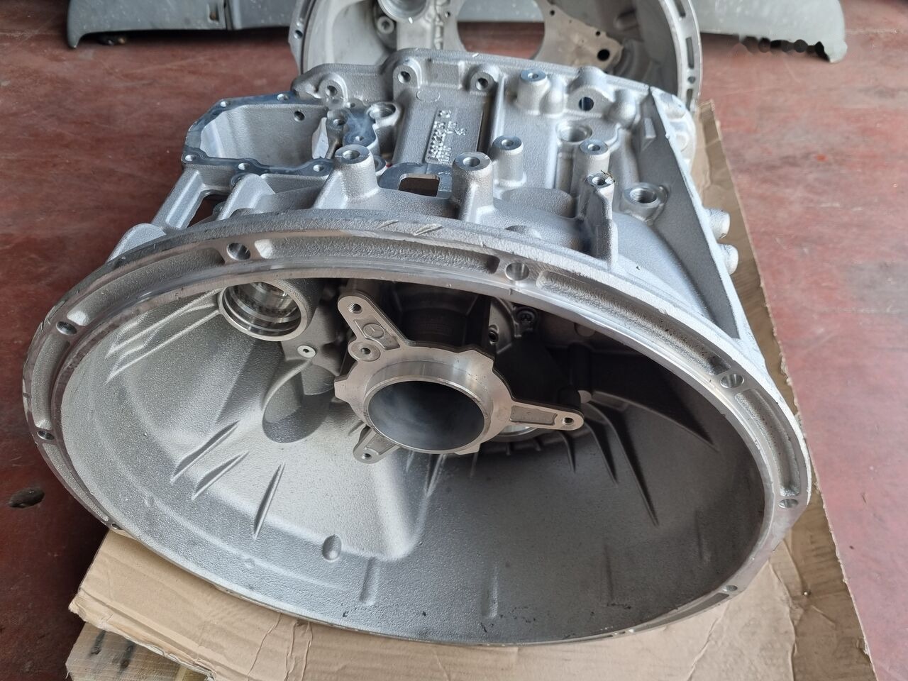 Mercedes-Benz TRANSMISSION HOUSING Mercedes-Benz ACTROS MP4 EURO 6 - Sebességváltó - Teherautó: 1 kép. Mercedes-Benz TRANSMISSION HOUSING Mercedes-Benz ACTROS MP4 EURO 6 - Sebességváltó - Teherautó: 1 kép.