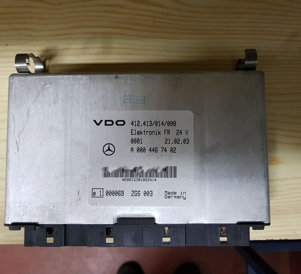 WABCO EPS, EPB A 000 446 7609 Mercedes-Benz truck - ECU - Teherautó: 2 kép. WABCO EPS, EPB A 000 446 7609 Mercedes-Benz truck - ECU - Teherautó: 2 kép.