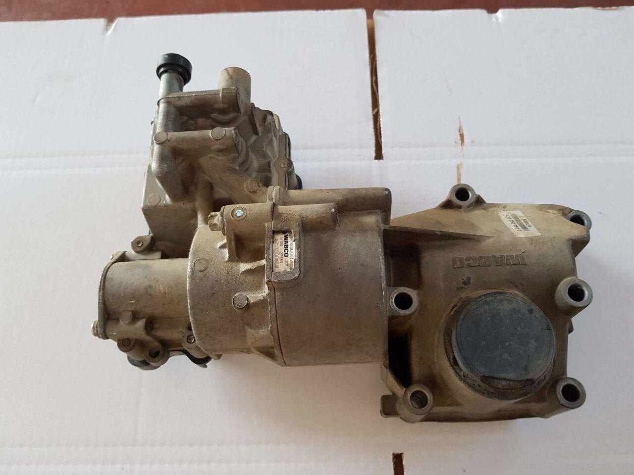 WABCO GEAR CYLINDER 002 260 85 63 Mercedes-Benz ACTROS MB3 - ECU - Teherautó: 3 kép. WABCO GEAR CYLINDER 002 260 85 63 Mercedes-Benz ACTROS MB3 - ECU - Teherautó: 3 kép.