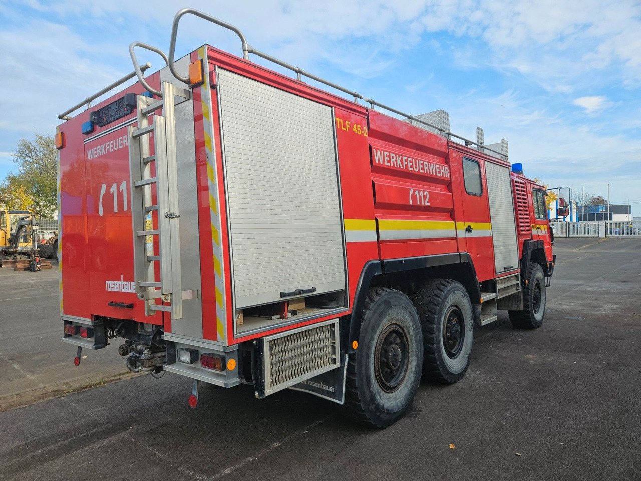 MAN KAT 6x6 Tanklöschfahrzeug - Tartályos teherautó: 3 kép. MAN KAT 6x6 Tanklöschfahrzeug - Tartályos teherautó: 3 kép.