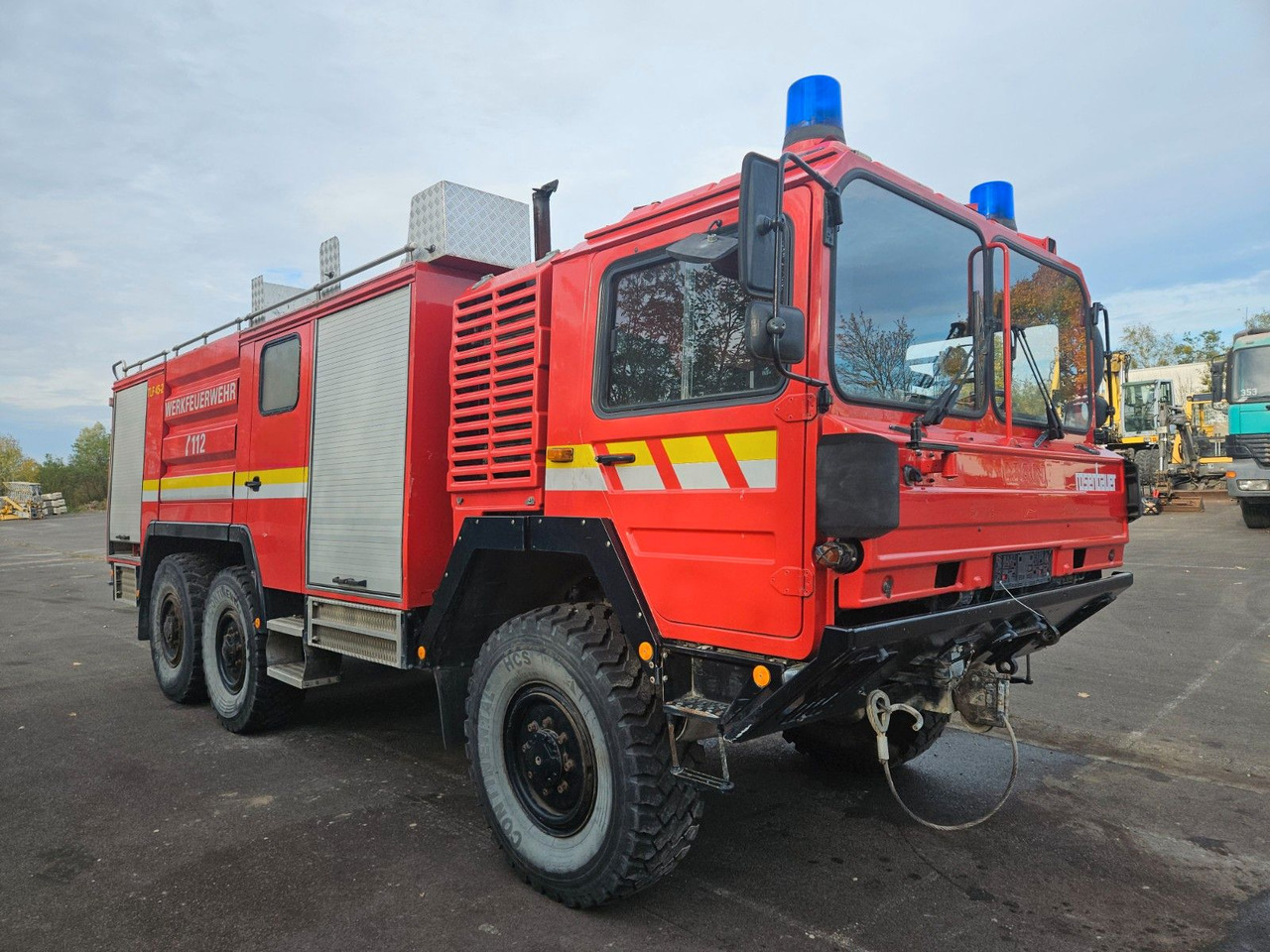 MAN KAT 6x6 Tanklöschfahrzeug - Tartályos teherautó: 2 kép. MAN KAT 6x6 Tanklöschfahrzeug - Tartályos teherautó: 2 kép.