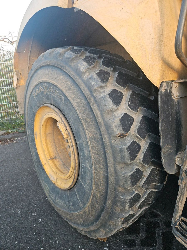 New Holland W270B - Gumikerekes homlokrakodó: 5 kép. New Holland W270B - Gumikerekes homlokrakodó: 5 kép.