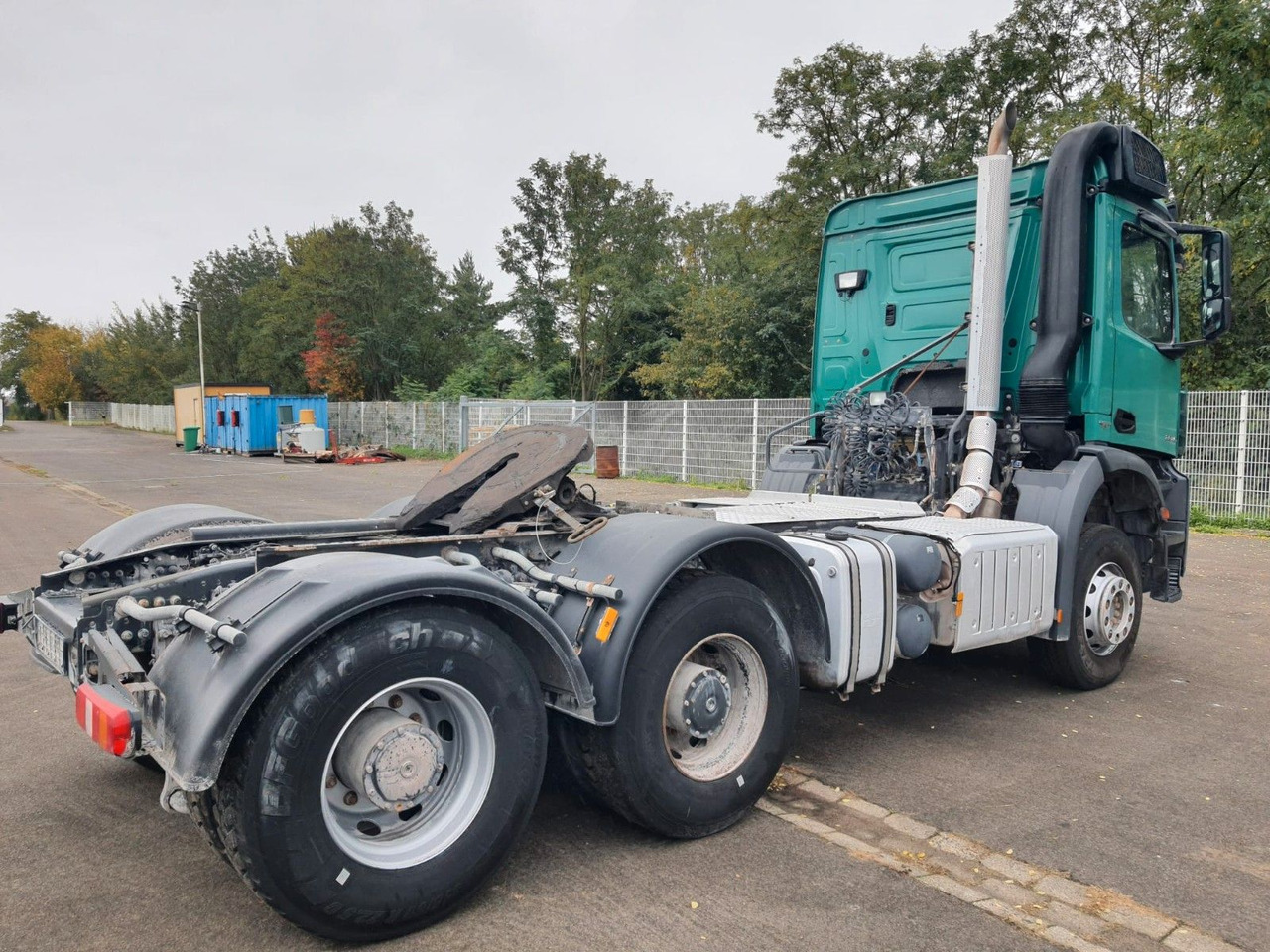 Mercedes-Benz Arocs 3345 6x4 Schwerlast 66t zul ZGG - Nyergesvontató: 3 kép. Mercedes-Benz Arocs 3345 6x4 Schwerlast 66t zul ZGG - Nyergesvontató: 3 kép.