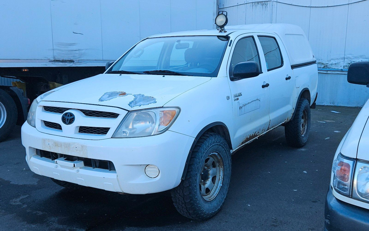 Toyota Hilux Double Cab 4x4 - Terepjáró/ SUV: 2 kép. Toyota Hilux Double Cab 4x4 - Terepjáró/ SUV: 2 kép.