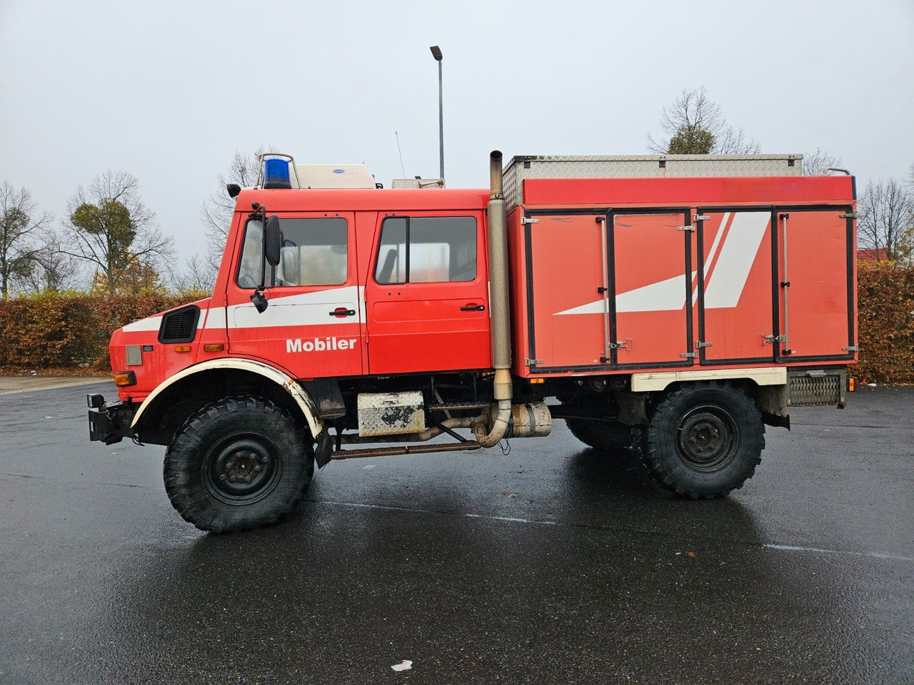 Unimog U4000 4x4 DOKA Tanklöschfahrzeug Feuerwehr - Tartályos teherautó: 2 kép. Unimog U4000 4x4 DOKA Tanklöschfahrzeug Feuerwehr - Tartályos teherautó: 2 kép.
