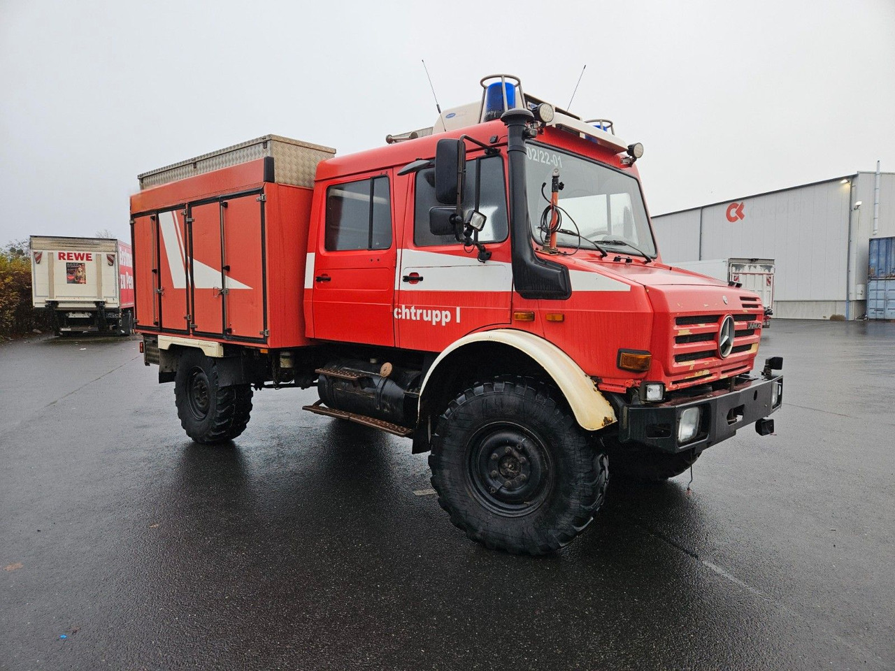 Unimog U4000 4x4 DOKA Tanklöschfahrzeug Feuerwehr - Tartályos teherautó: 5 kép. Unimog U4000 4x4 DOKA Tanklöschfahrzeug Feuerwehr - Tartályos teherautó: 5 kép.