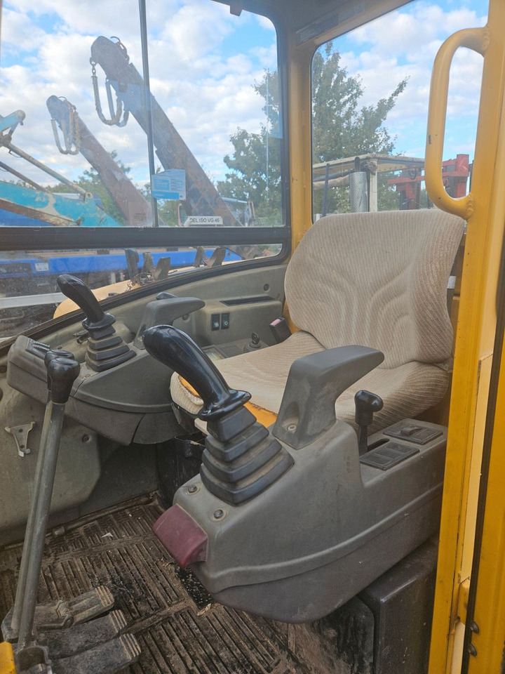 Volvo EC30 Minibagger - Minikotró: 5 kép. Volvo EC30 Minibagger - Minikotró: 5 kép.