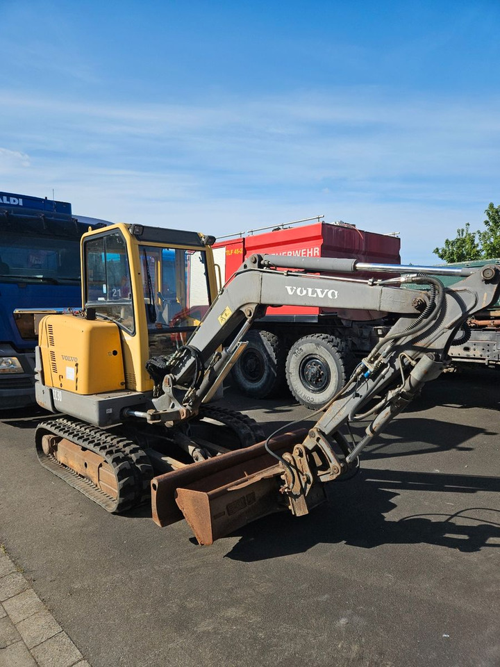 Volvo EC30 - Minikotró: 2 kép. Volvo EC30 - Minikotró: 2 kép.