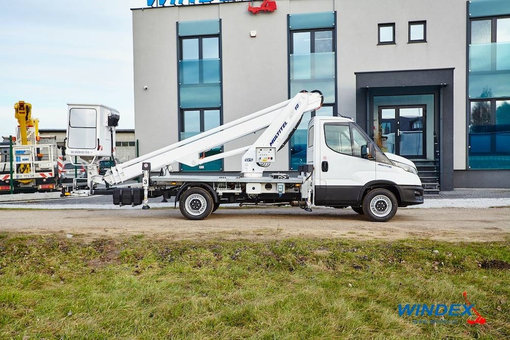Multitel MT 182 EX - Emelőkosaras teherautó: 2 kép. Multitel MT 182 EX - Emelőkosaras teherautó: 2 kép.