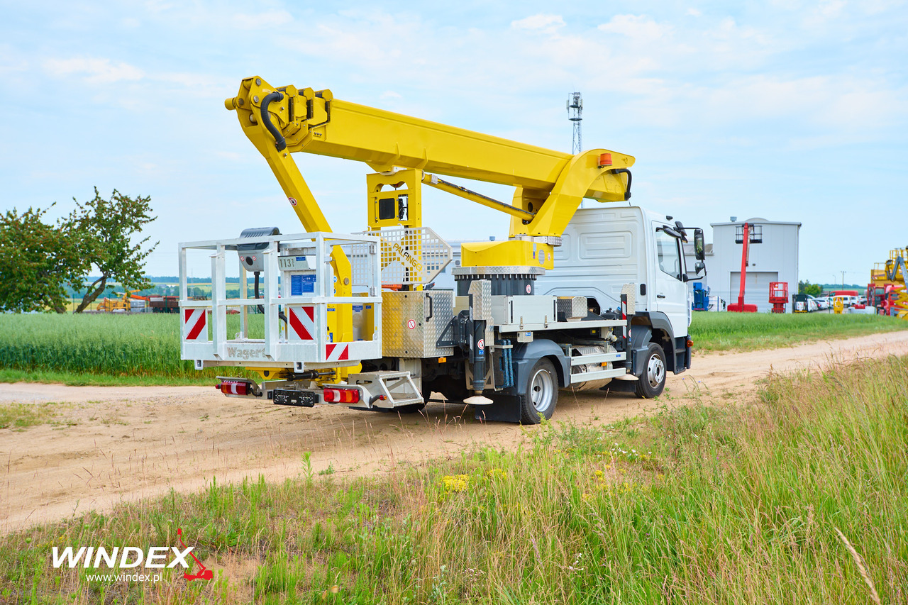 PALFINGER P 300 KS - Emelő: 3 kép. PALFINGER P 300 KS - Emelő: 3 kép.