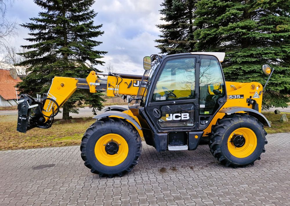 JCB 535-95 - Teleszkópos rakodó: 2 kép. JCB 535-95 - Teleszkópos rakodó: 2 kép.