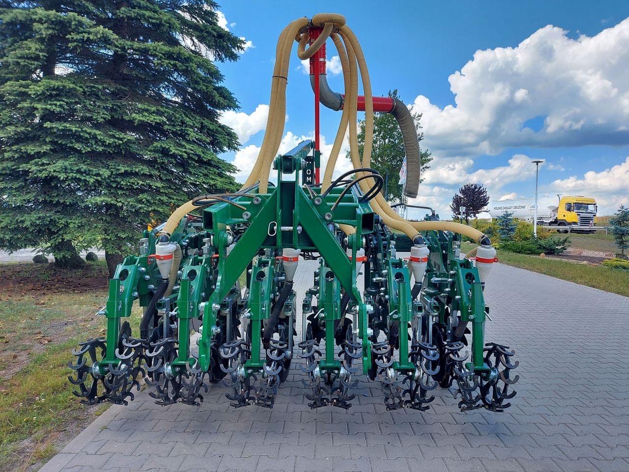 Moretto MOM Strip Hawk 6 - Kombinált vetőgép: 5 kép. Moretto MOM Strip Hawk 6 - Kombinált vetőgép: 5 kép.
