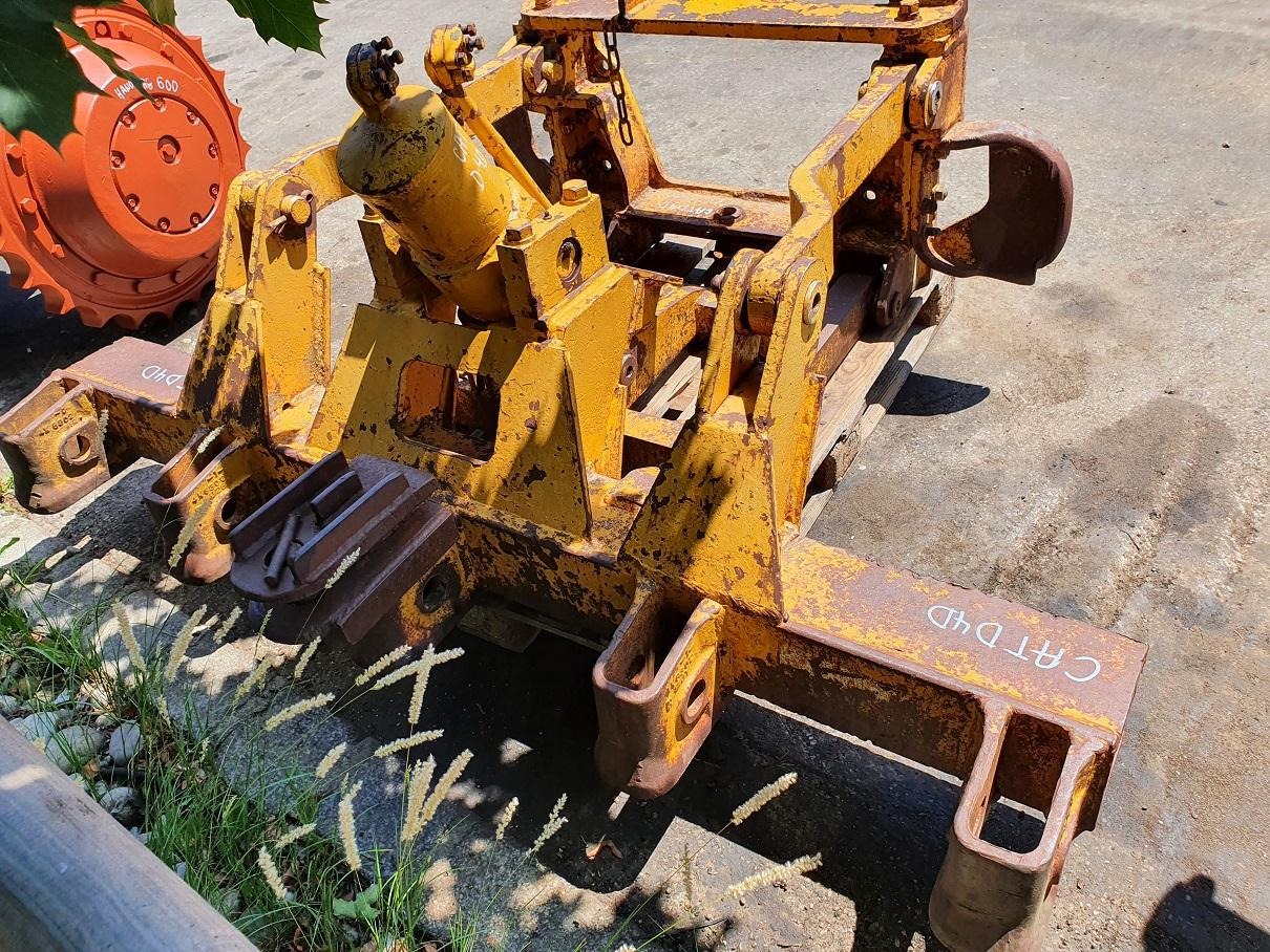 Caterpillar D4H - Adapterek: 4 kép. Caterpillar D4H - Adapterek: 4 kép.