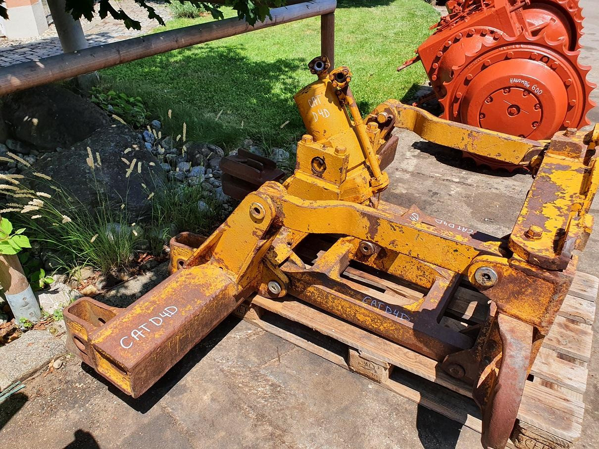Caterpillar D4H - Adapterek: 3 kép. Caterpillar D4H - Adapterek: 3 kép.