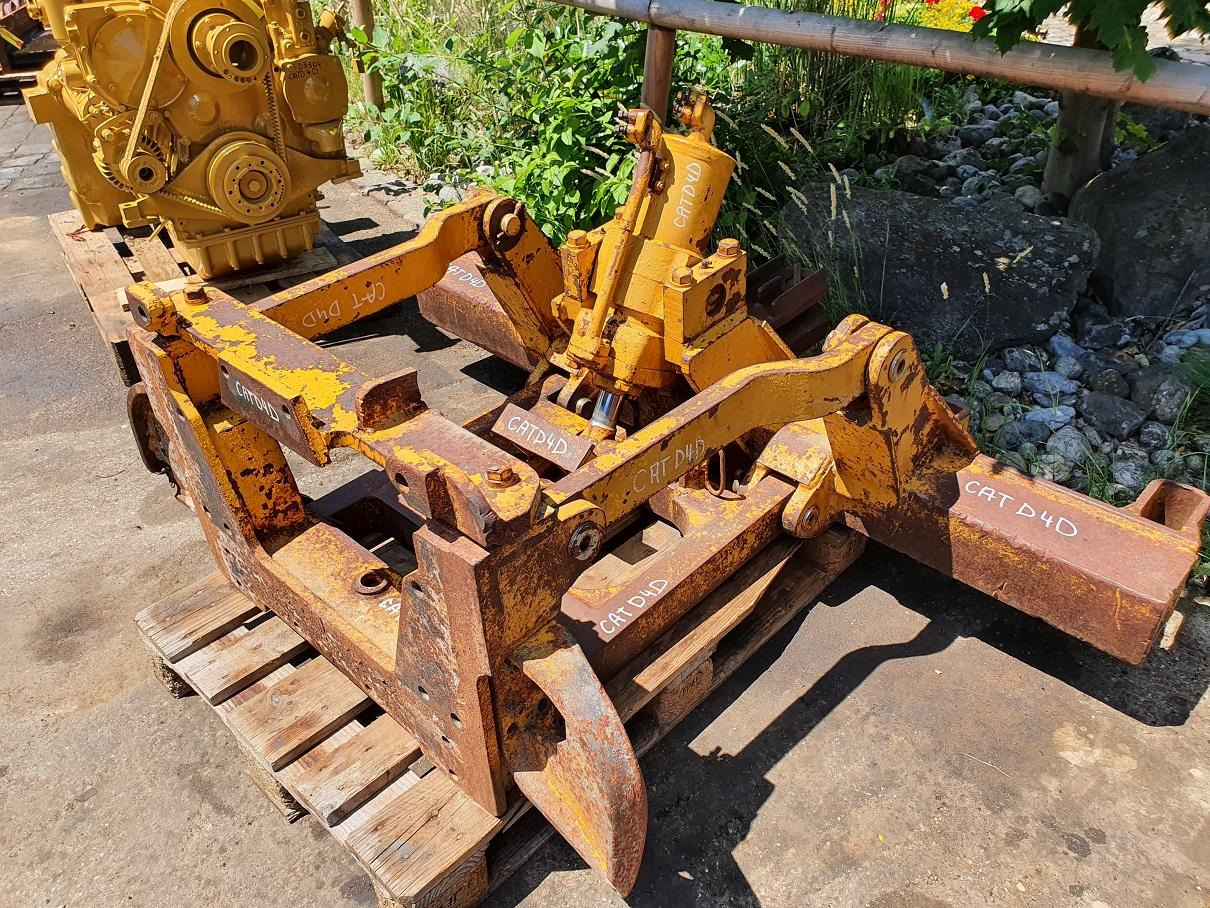 Caterpillar D4H - Adapterek: 2 kép. Caterpillar D4H - Adapterek: 2 kép.