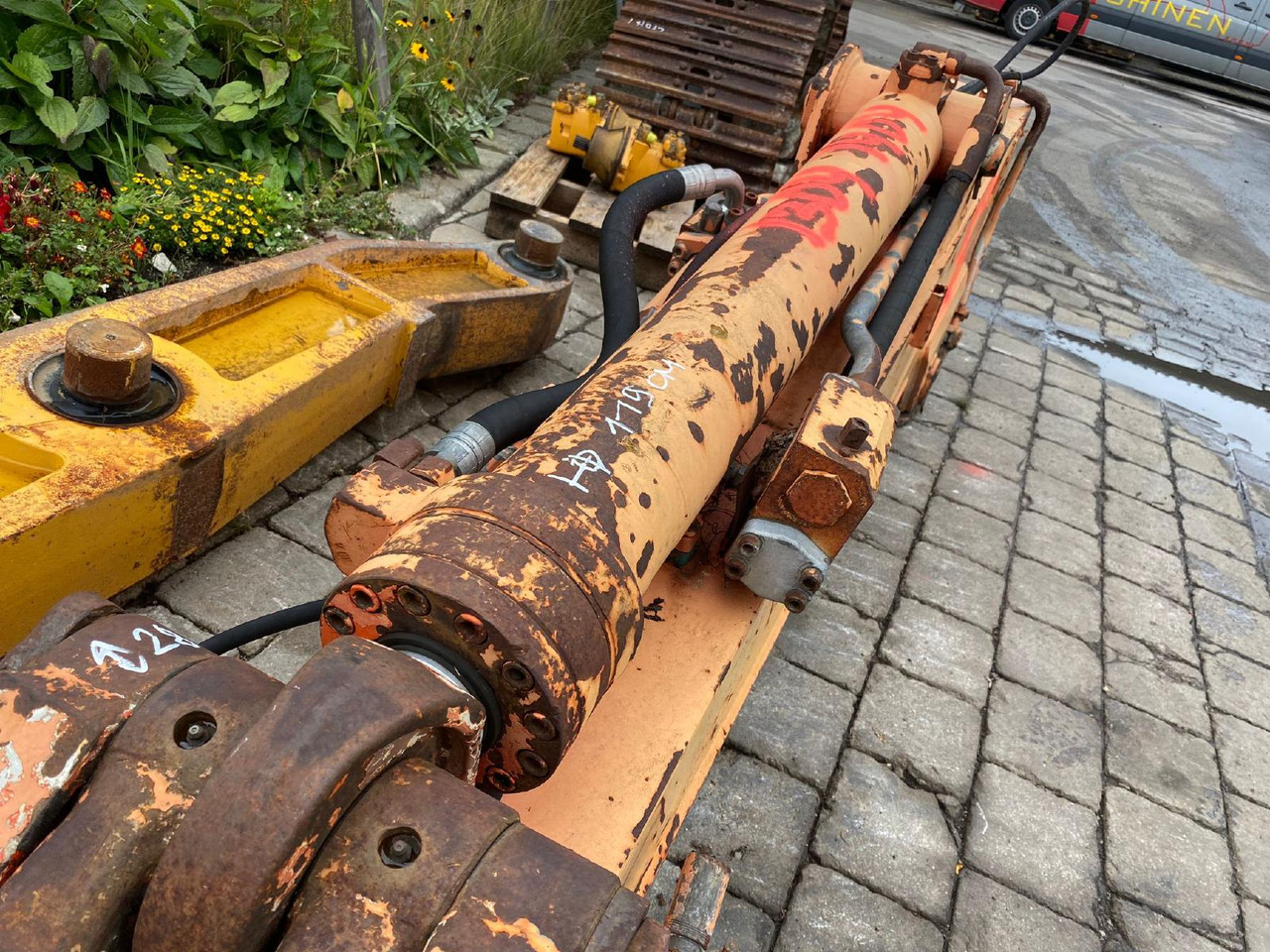 Atlas 1304 - Darugém: 4 kép. Atlas 1304 - Darugém: 4 kép.