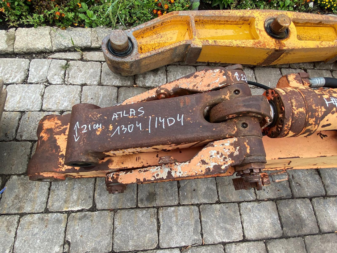 Atlas 1304 - Darugém: 5 kép. Atlas 1304 - Darugém: 5 kép.