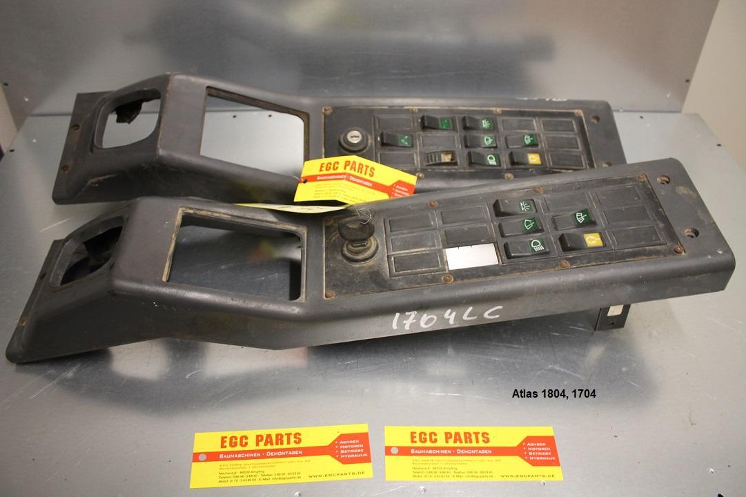 Atlas 1704, 1804 - Műszerfal - Kotrógép: 1 kép. Atlas 1704, 1804 - Műszerfal - Kotrógép: 1 kép.