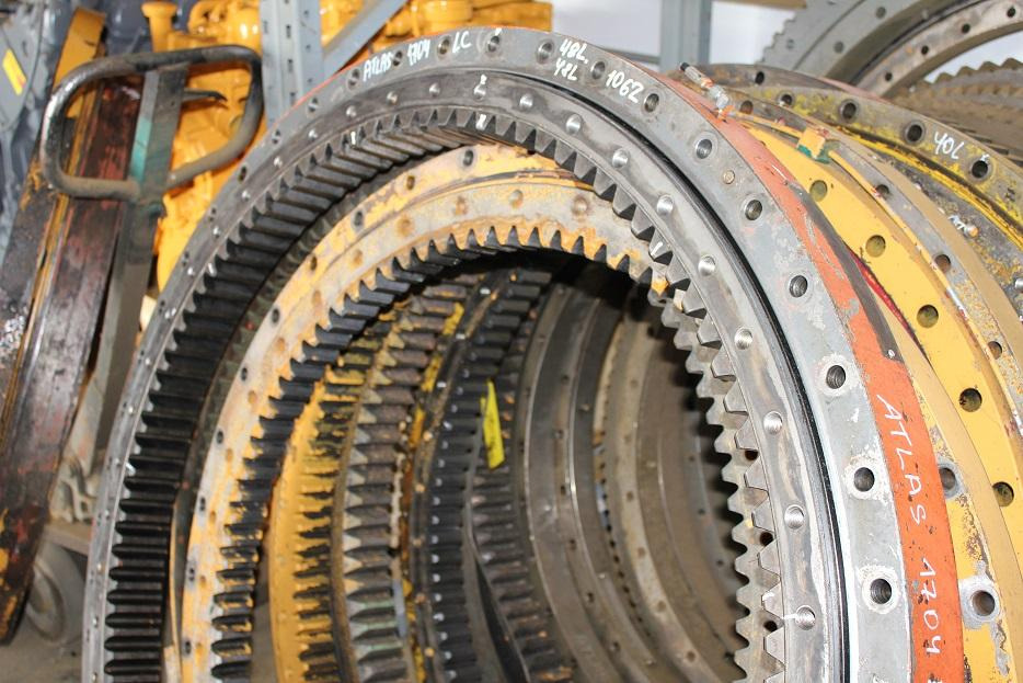 Atlas 1704 LC - Elforduló gyűrű - Építőipari gépek: 3 kép. Atlas 1704 LC - Elforduló gyűrű - Építőipari gépek: 3 kép.