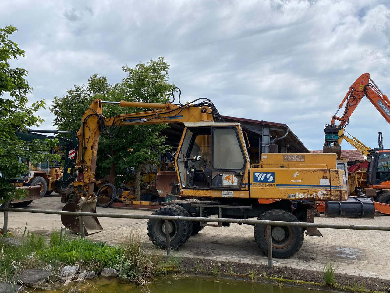 Gumikerekes kotró Atlas AB 1604: 11 kép.