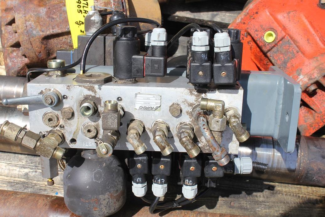 Atlas Terex 1905 M - Hidraulikus szelep - Építőipari gépek: 2 kép. Atlas Terex 1905 M - Hidraulikus szelep - Építőipari gépek: 2 kép.