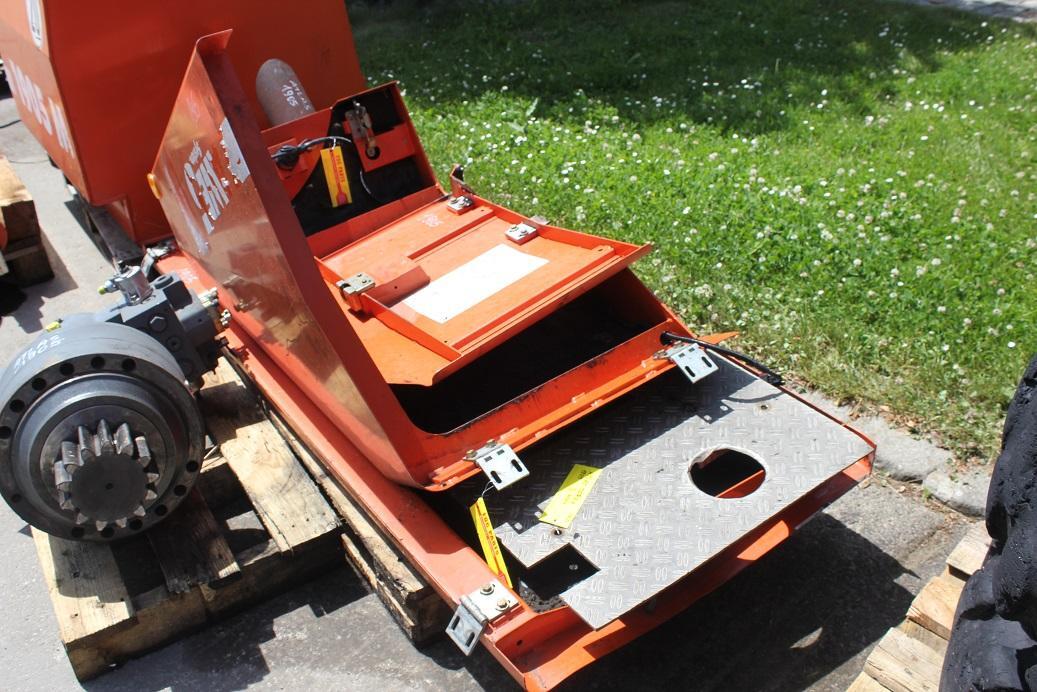 Atlas Terex 1905 M - Karosszéria és külső - Kotrógép: 3 kép. Atlas Terex 1905 M - Karosszéria és külső - Kotrógép: 3 kép.